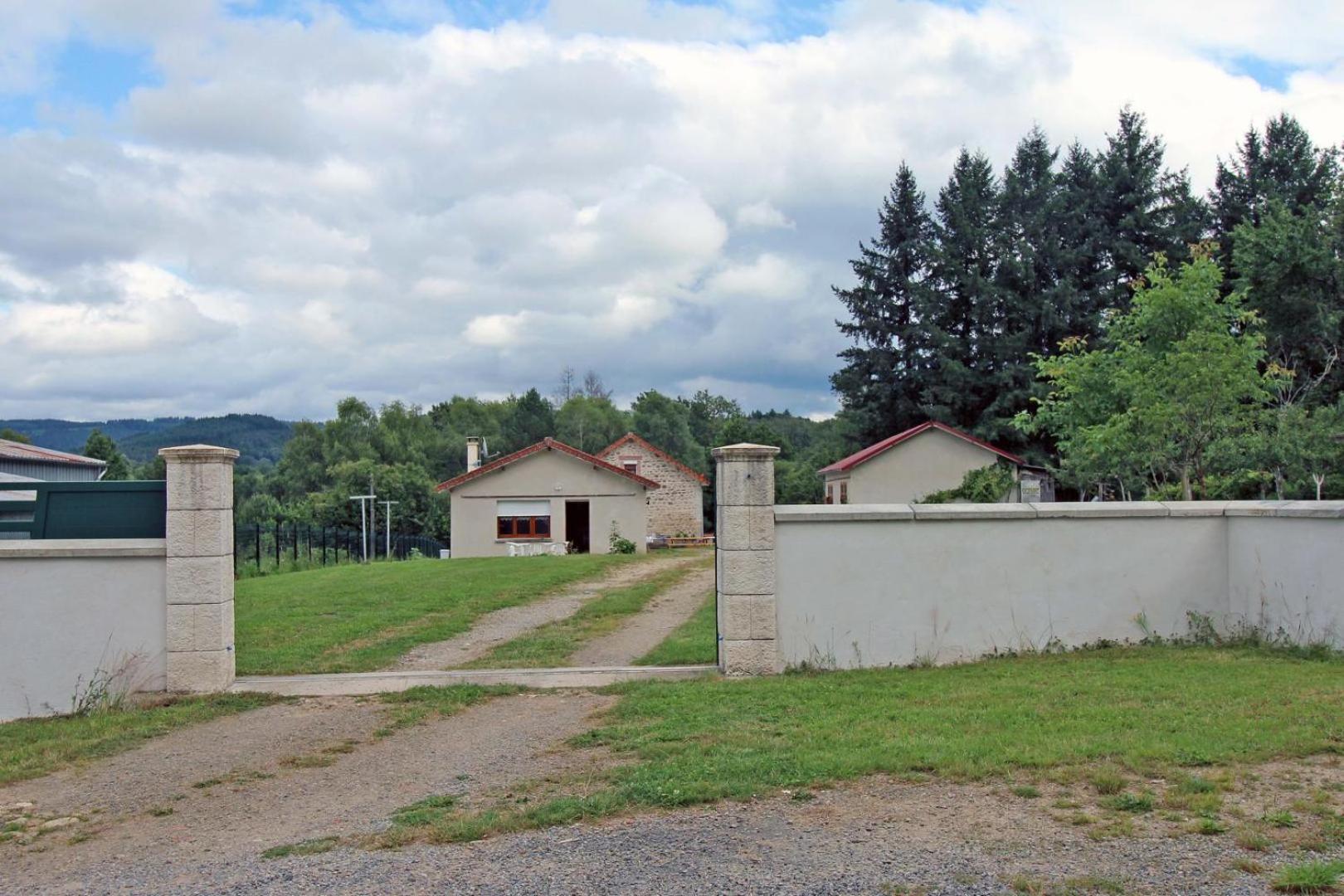 Au Bon Accueil Villa Peyrat-le-Chateau Bagian luar foto